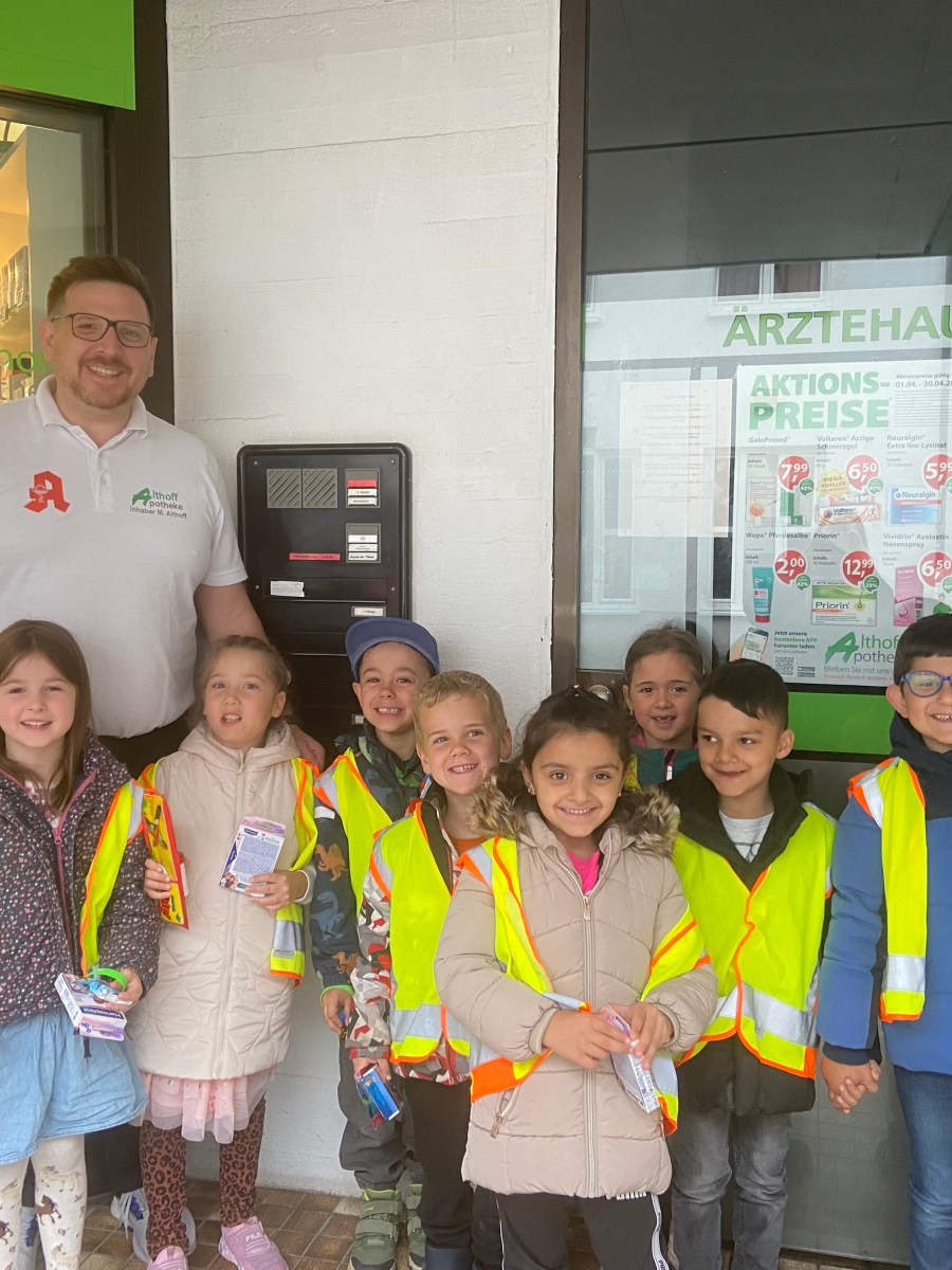 Besuch der KiTa-Schulkinder in der Medardus Apotheke